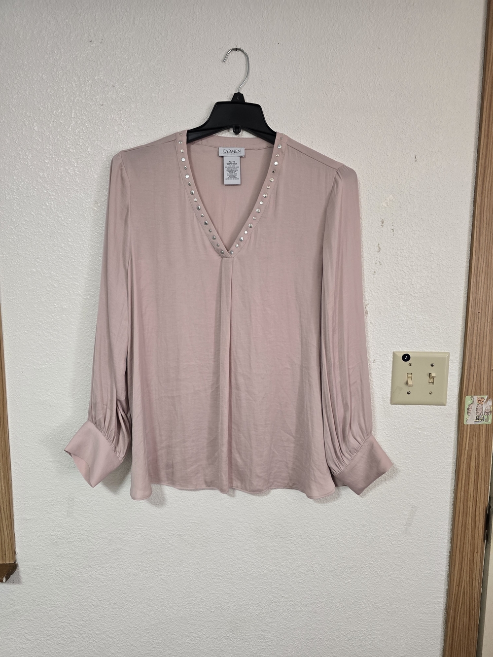 Carmen Marc Valvo Pale Pink V-Neck Blouse with Gem Trim - Picture 1 of 13